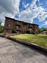 6369 St Andrews Dr in Canfield, OH - Building Photo