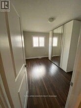 17 Destiny Ln in Hamilton, ON - Building Photo - Building Photo