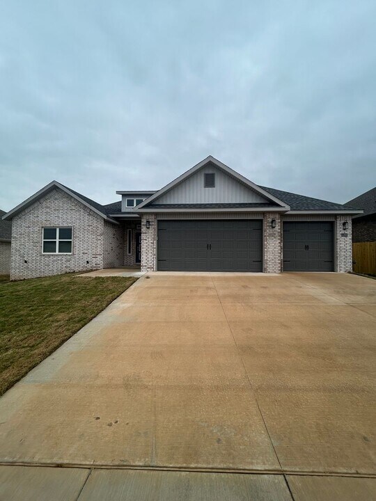 2208 Salmon St in Pea Ridge, AR - Building Photo