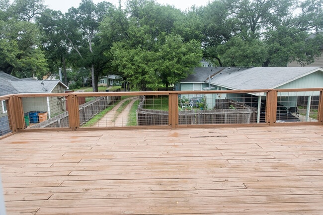 4519 Merle Dr, Unit B in Austin, TX - Foto de edificio - Building Photo