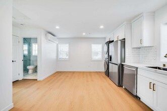 4643 Pepperwood Ave in Long Beach, CA - Building Photo - Building Photo