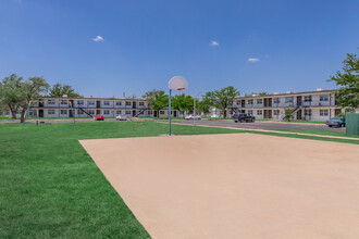 Summit at Central Village in Plainview, TX - Building Photo - Building Photo