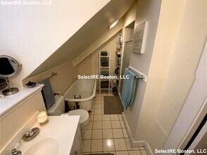 43 Coolidge St, Unit 3 in Brookline, MA - Foto de edificio - Building Photo
