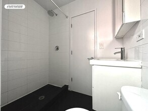 410 W 36th St. in New York, NY - Building Photo - Building Photo