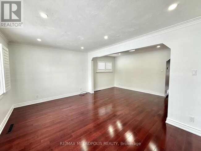 45 Kingsdown Dr in Toronto, ON - Building Photo - Building Photo