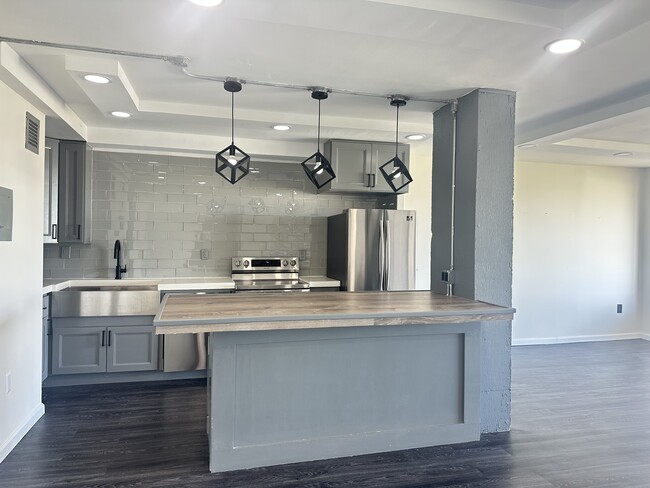 44 Strawberry Hill Ave, Unit 11L in Stamford, CT - Building Photo - Building Photo