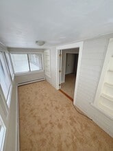 13 Moseley Ave, Unit 2nd Floor Apartment in Needham, MA - Foto de edificio - Building Photo