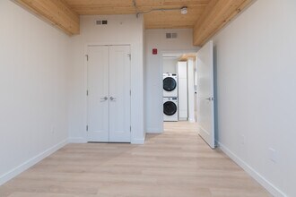 1 E Lenox St, Unit 401 in Boston, MA - Foto de edificio - Building Photo