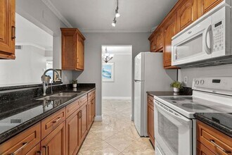 1958 Monroe St, Unit 303 in Hollywood, FL - Building Photo - Building Photo