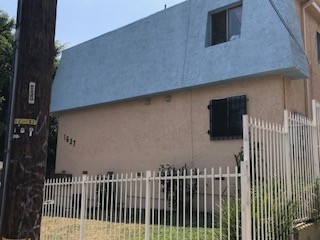 1637 Menlo Ave in Los Angeles, CA - Building Photo - Building Photo