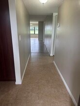 4692 Lucerne Lakes Blvd in Greenacres, FL - Foto de edificio - Building Photo