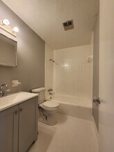 313 Country Club Oval in Daytona Beach, FL - Building Photo - Building Photo