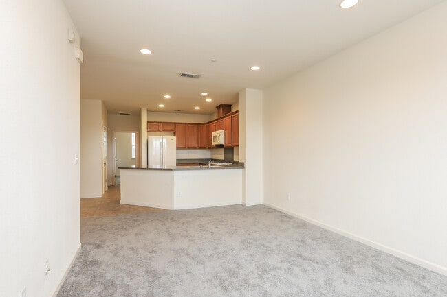 131 Burbank St in Hayward, CA - Building Photo - Building Photo