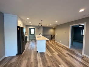172 W Bay Rd in Lake Park, IA - Building Photo - Building Photo