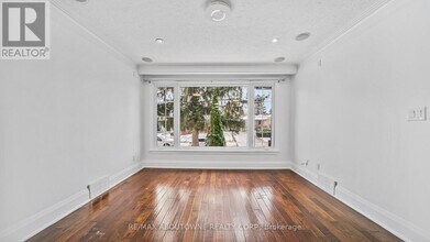 231 Woodale Ave in Oakville, ON - Building Photo - Building Photo