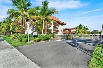 7477 SW 82nd St in Miami, FL - Building Photo - Building Photo