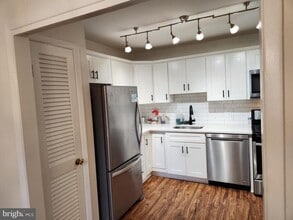 14630 Bauer Dr in Rockville, MD - Building Photo - Building Photo