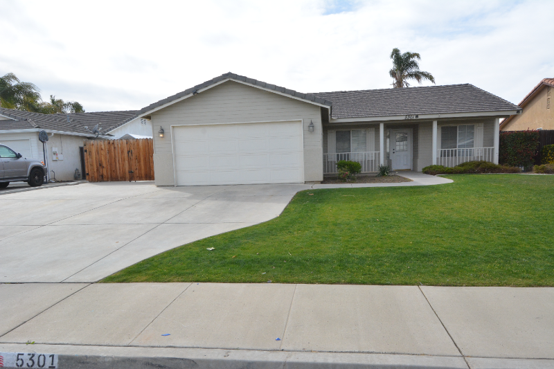 5301 Rockwell Dr in Bakersfield, CA - Building Photo