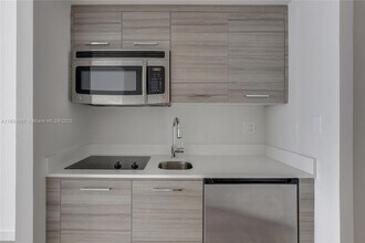 1756 N Bayshore Dr, Unit 10O in Miami, FL - Building Photo - Building Photo