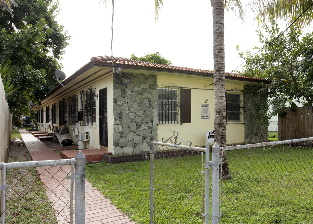 976 NW 6th St in Miami, FL - Building Photo