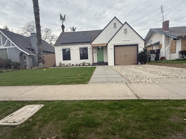 property at 1271 N Roosevelt Ave