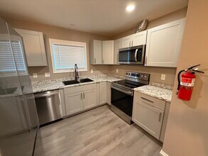 609 Irwin St, Unit 1 in Anchorage, AK - Building Photo - Building Photo
