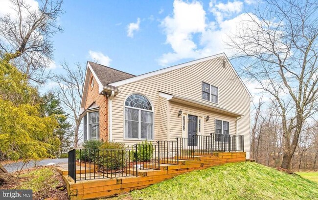 12925 Wheatland Rd in Fairfax, VA - Building Photo - Building Photo