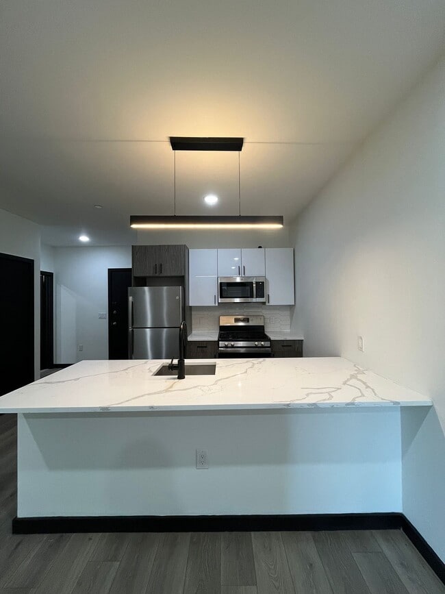 166 Martin Luther King Jr Dr, Unit 401