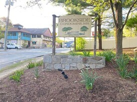 7 Padanaram Rd, Unit 307 in Danbury, CT - Building Photo