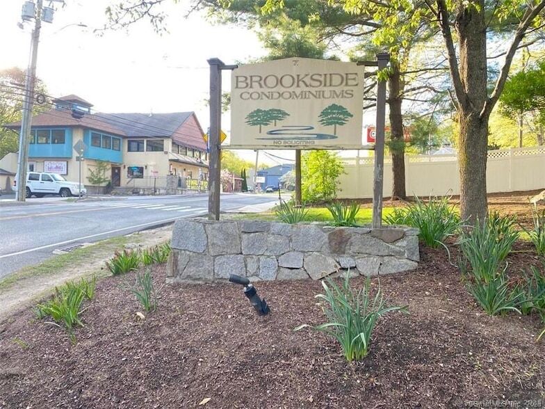 7 Padanaram Rd, Unit 307 in Danbury, CT - Building Photo