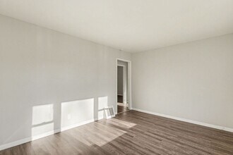 1711 Nemnich Rd in St. Louis, MO - Foto de edificio - Building Photo