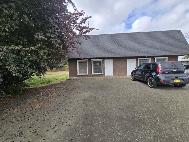 130 Rose Ave in Winston, OR - Building Photo - Building Photo