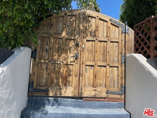 4205 Clayton Ave W in Los Angeles, CA - Building Photo - Building Photo