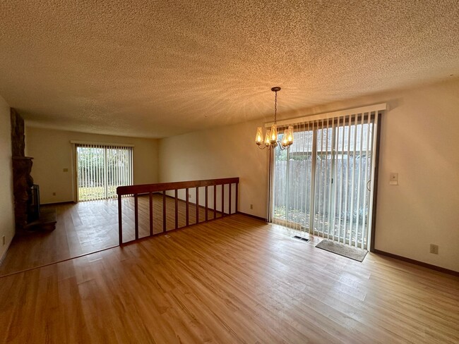 1078-1080-1080 Alder Dr NE in Keizer, OR - Foto de edificio - Building Photo