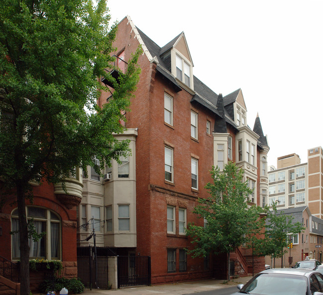 2300 Locust Street in Philadelphia, PA - Building Photo - Building Photo