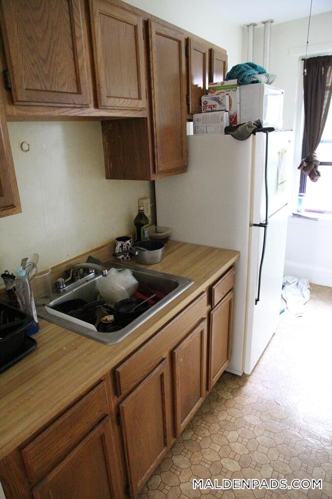 349 Pleasant St, Unit A1-10 in Malden, MA - Foto de edificio - Building Photo