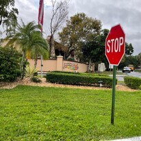 4008 Inverrary Dr in Lauderhill, FL - Building Photo