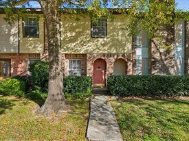 1448 Silverpines Rd in Houston, TX - Building Photo