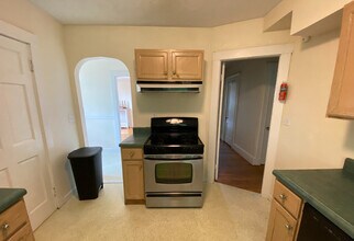 20 Manet Rd, Unit 1 in Chestnut Hill, MA - Foto de edificio - Building Photo