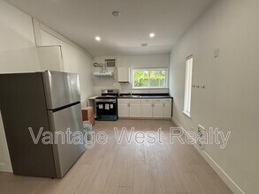 907 Sutherland Ave in Kelowna, BC - Building Photo - Building Photo