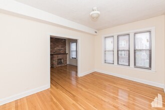 3750 N Racine Ave, Unit #2E in Chicago, IL - Foto de edificio - Building Photo