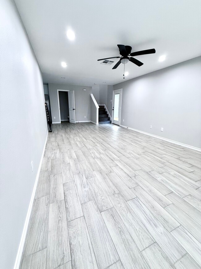 1412 Ave M in Nederland, TX - Building Photo - Building Photo