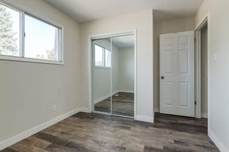 Greenbrook House in Brooks, AB - Building Photo - Building Photo