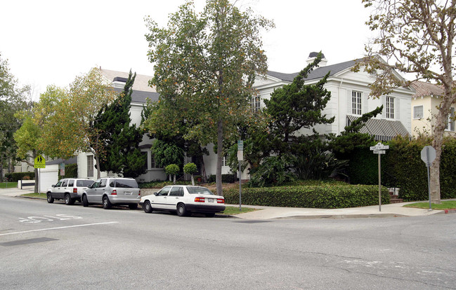 9225 Charleville Blvd in Beverly Hills, CA - Building Photo - Building Photo