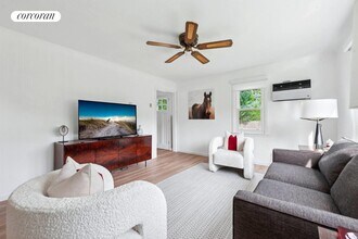 26 Meadowlark Ln in Sag Harbor, NY - Building Photo - Building Photo