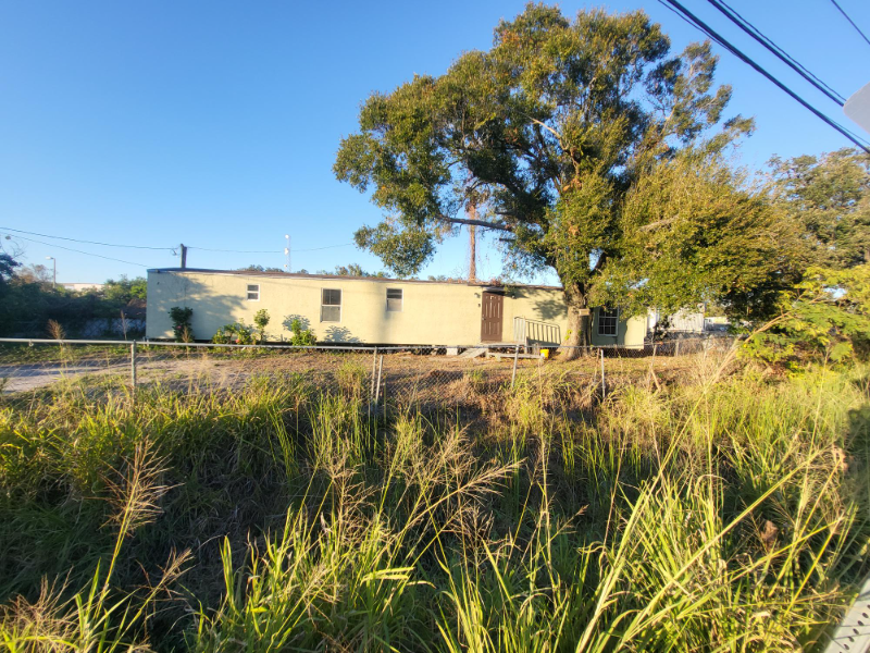 8010 E Broadway Ave in Tampa, FL - Building Photo