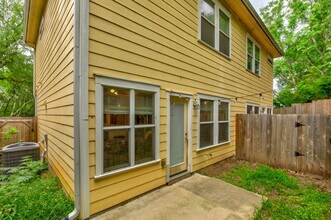 5300 Ledesma Rd, Unit Unit B in Austin, TX - Building Photo - Building Photo