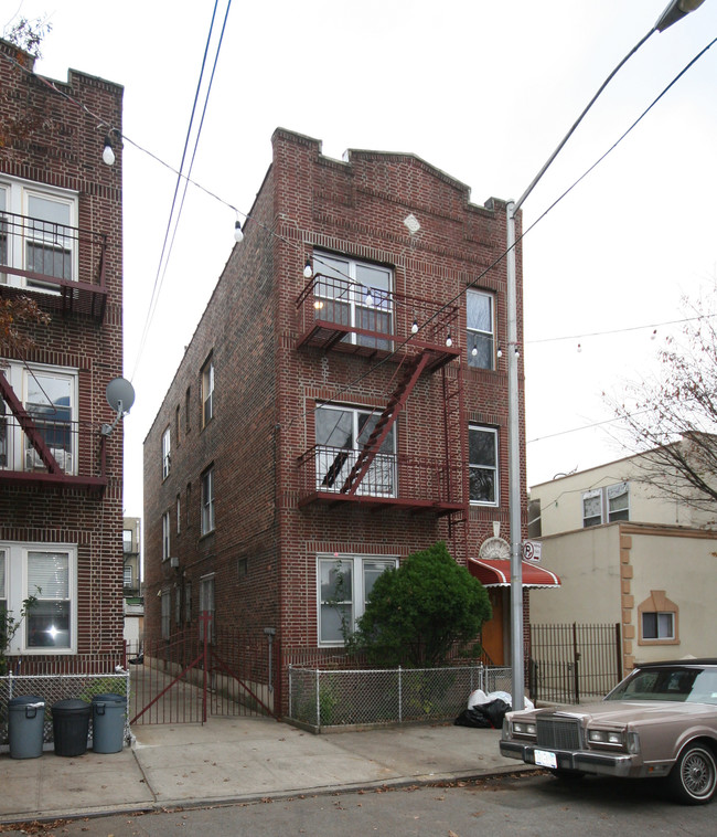 22-69 26th St in Long Island City, NY - Building Photo - Building Photo