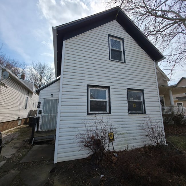 property at 3221 Trowbridge Ave
