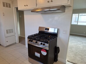 2113 Gates Ave, Unit B in Redondo Beach, CA - Building Photo - Building Photo